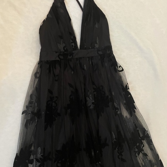 Dress for proms, weddings, or elegant event. - Picture 3 of 4